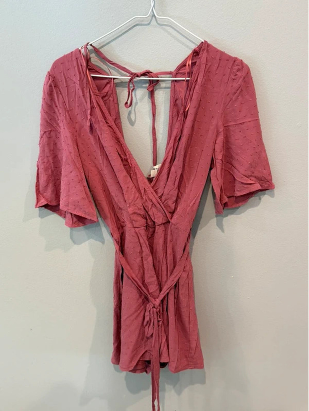 Francesca’s NWT Mauve Swiss Dot Wrap Blouse Size M Open Back Tie Top
